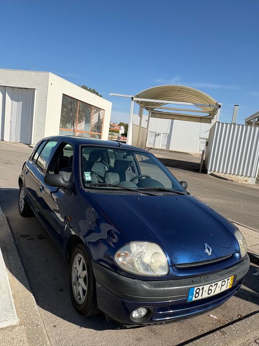 Carro renault clio