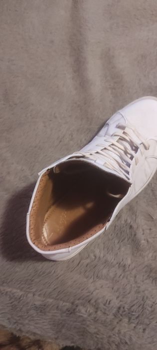 Продам кроссовки