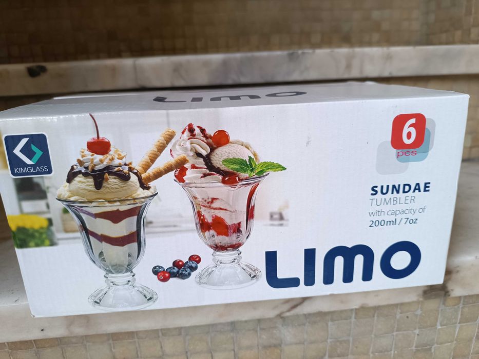 Copos de gelado novos