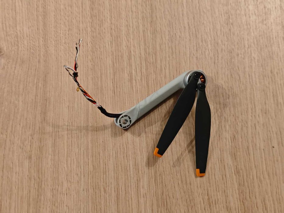 DJI Mini 4 PRO ramię prawe tylne prawy tył nóżka noga + śmigiełka części