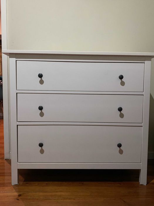 Cómoda HEMNES IKEA com 3 gavetas (branca) - 108x50x96cm