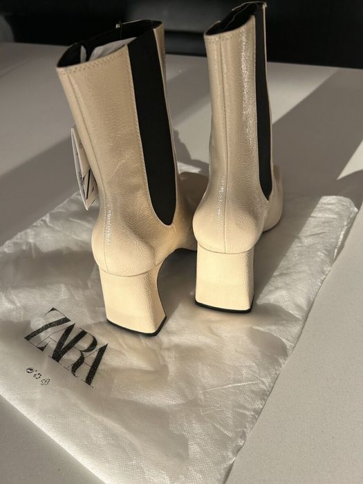 Жіночі чоботи zara