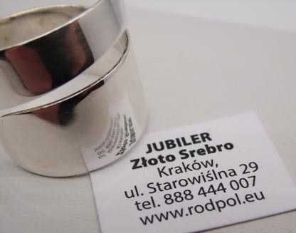 Srebrny gładki pierścionek szeroka ozdoba R.18.