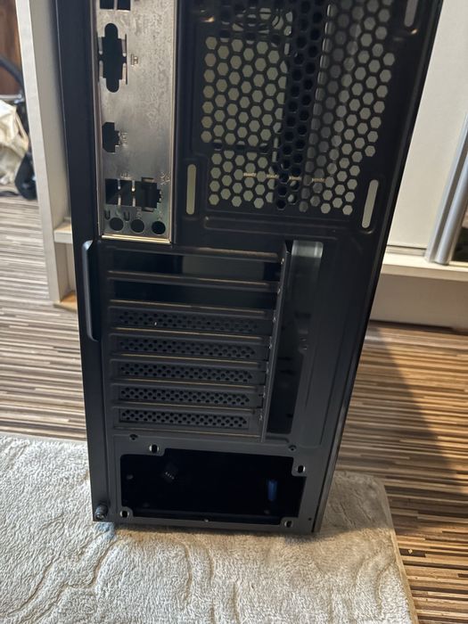 Obudowa pc wraz z zasilaczem i 3 wiatraczkami