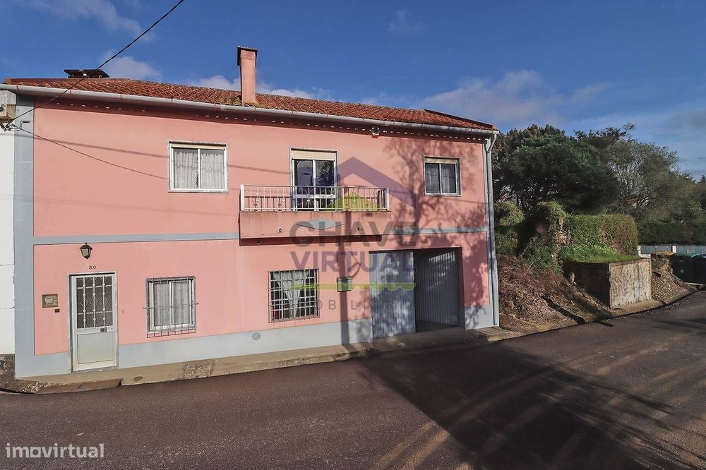 Moradia V2+1 com Terreno e Garagem - Delgada, Bombarral