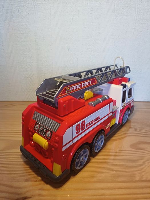 Пожежна машина Dickie Toys стріляє водою