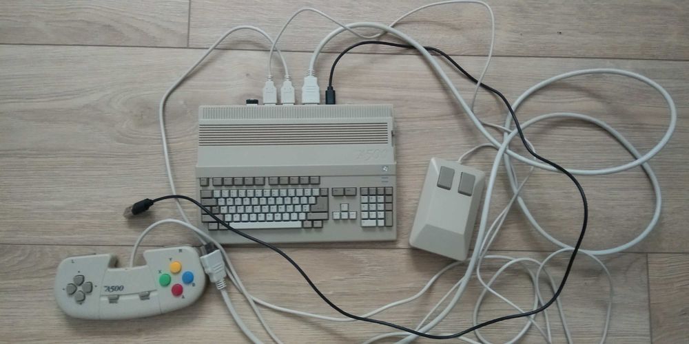 Amiga 500 mini THEA500 konsola retro