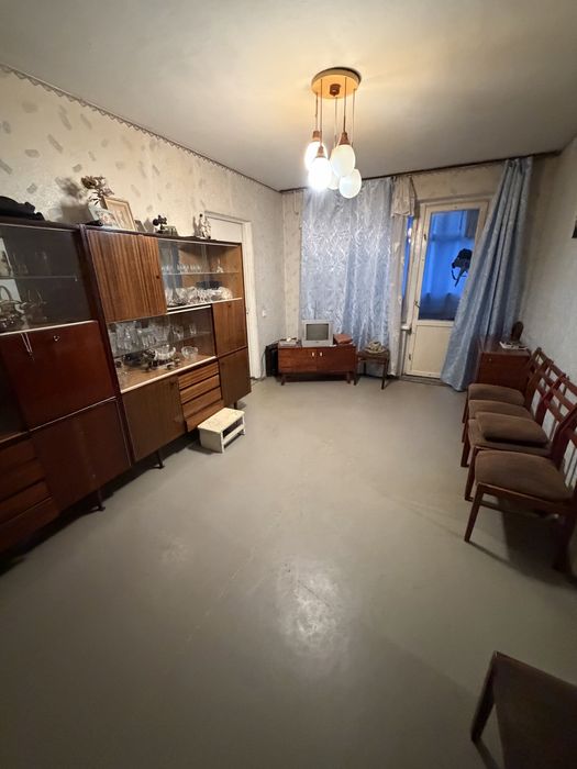 Продаж  3 кімнатної квартири  вул. Світла , р-н Ліски .