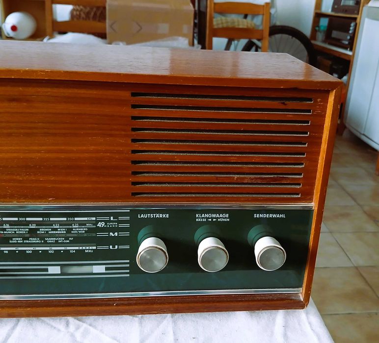 Rádio Grundig RF 135, fabricado na Alemanha