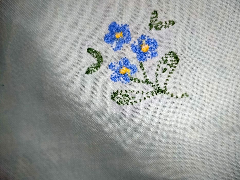 Obrus okrągły wyszywany