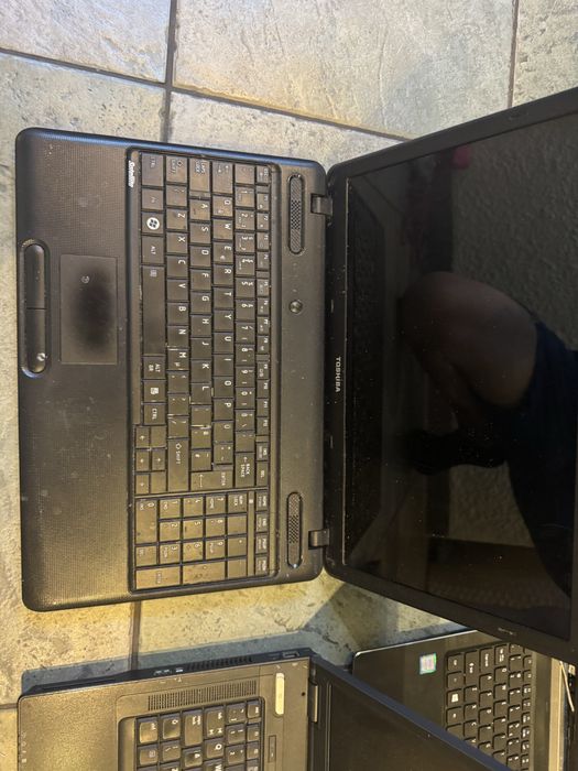 Laptopy cztery sztuki stan nieznany  HP, Toshiba,acer i acer