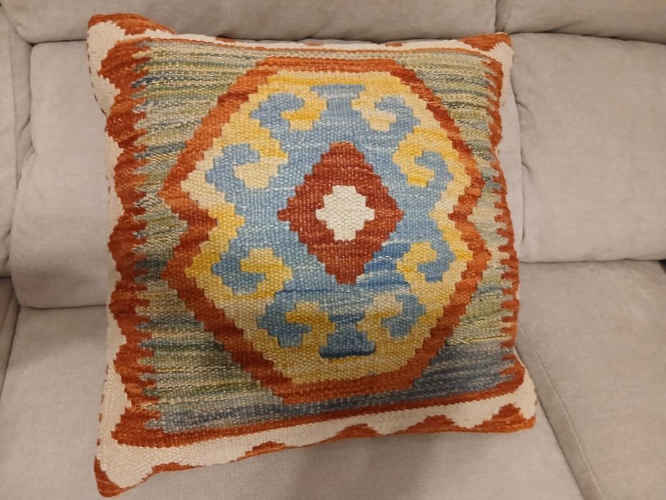 Almofada Kilim Nova em Lã – Estilo Boho / Étnico (Completa com Enchimento)