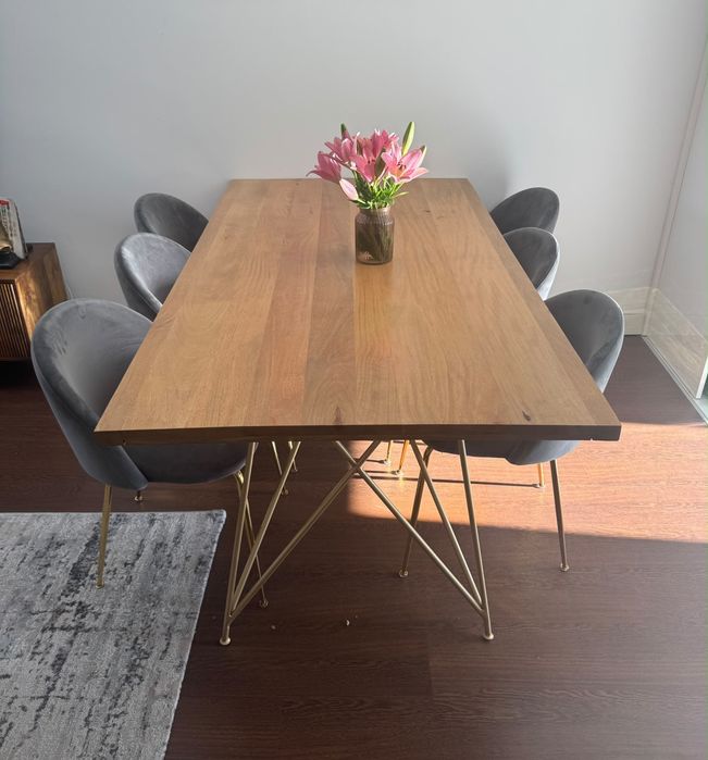 Mesa com 6 cadeiras