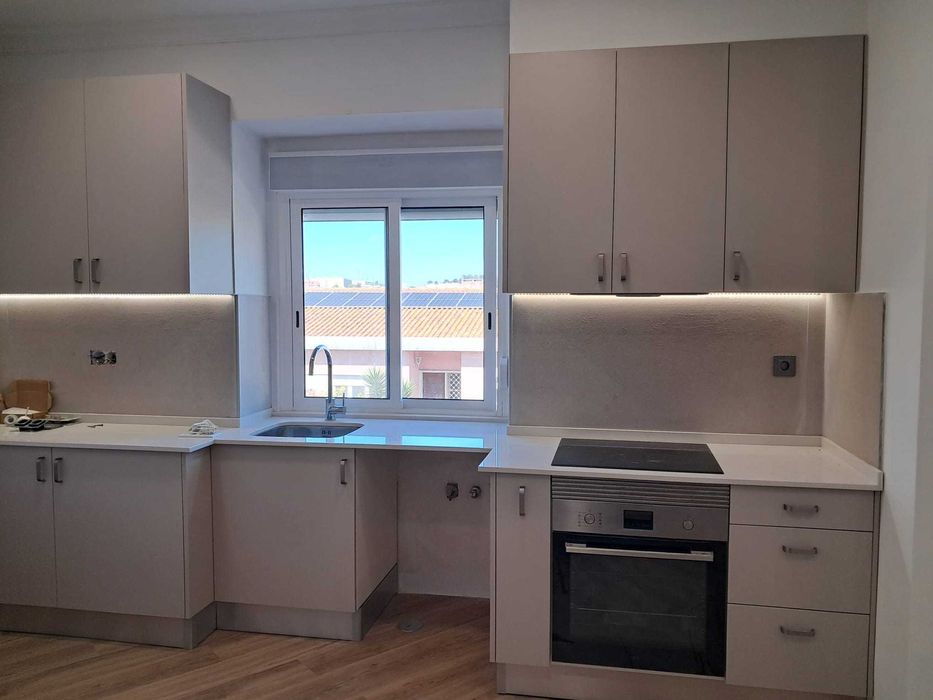 Apartamento T2 de Luxo na Amadora c/ Excelente Espaço Exterior