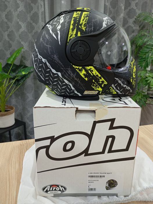 Capacete moto Airoh.