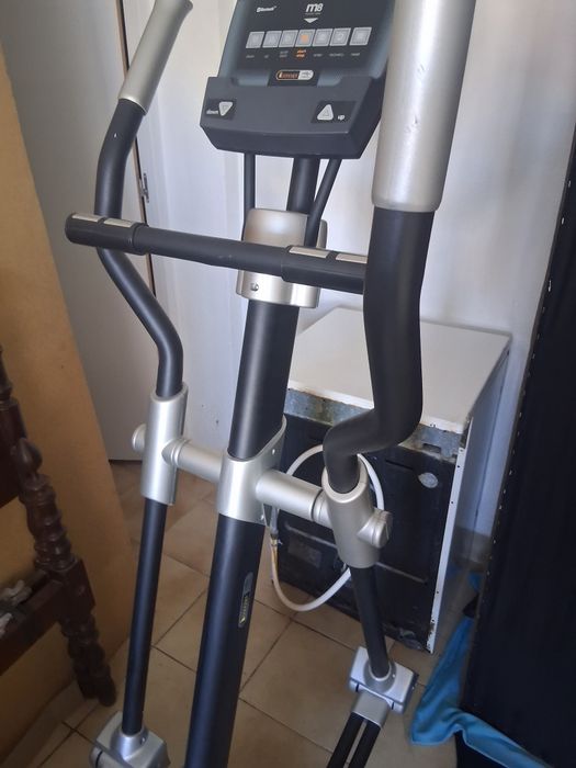 Bicicleta Eliptica Brazil Dual  da Bh ,com tecnologia i.concept  ,vendo porque ocupa muito volume.