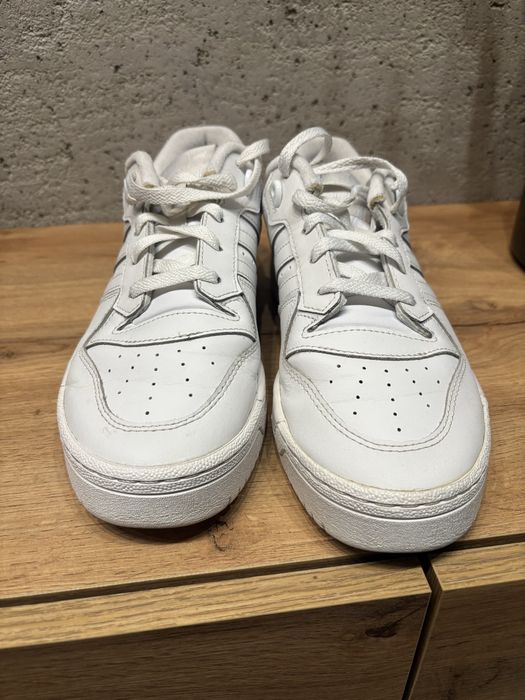 Adidas Rivarly Low skórzane buty 41 białe męskie unisex