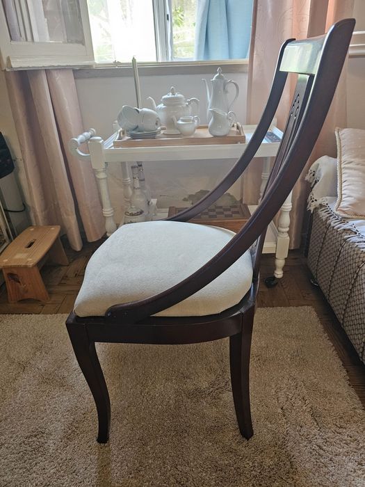 Vendo mesa de jantar e cadeiras