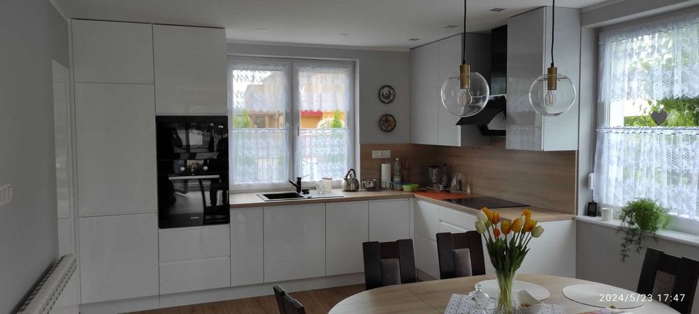 Kuchnie na wymiar / szafy / garderoby / tarasy /zadaszenia