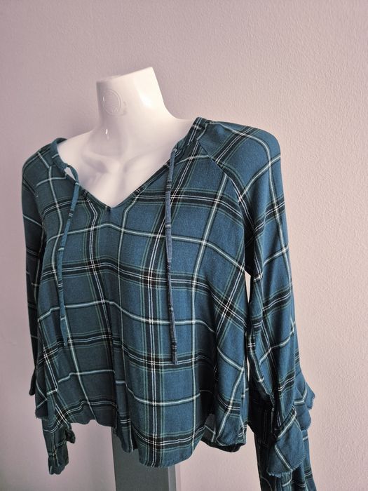 Blusa Crop Manga Comprida Bershka

Pouco uso, em muito bom estado
Tama