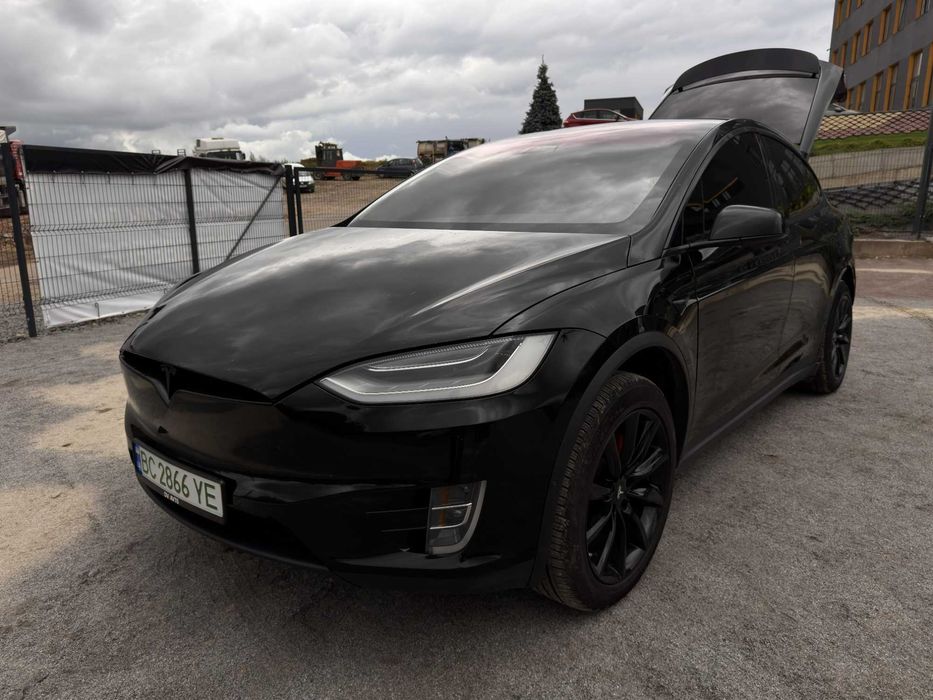 Tesla Model x 2020