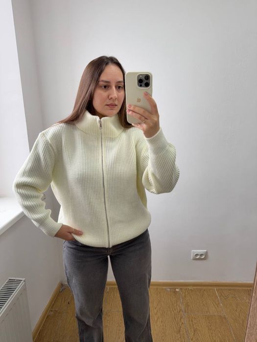 Жіночий светр на блискавці