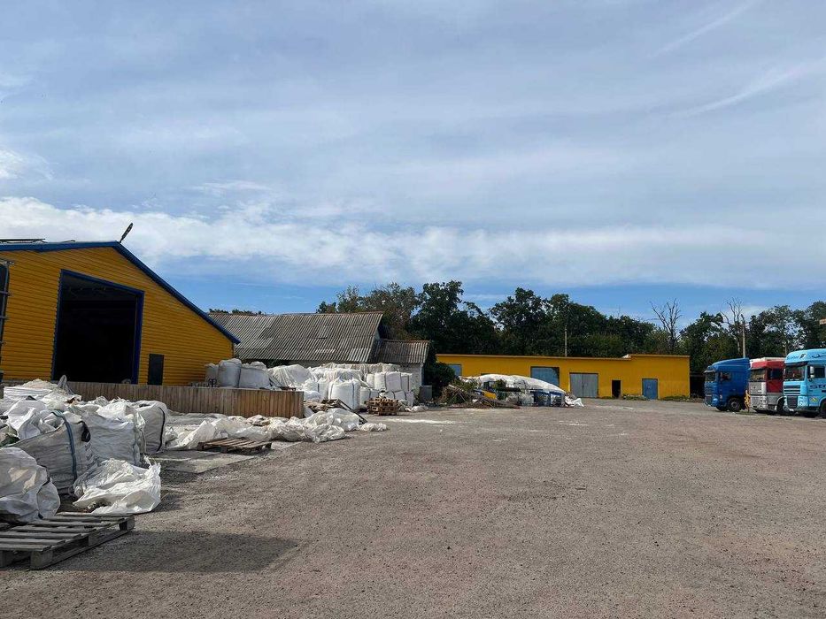 Продається виробничо-складська база по вул. М.Залізняка (Громова)