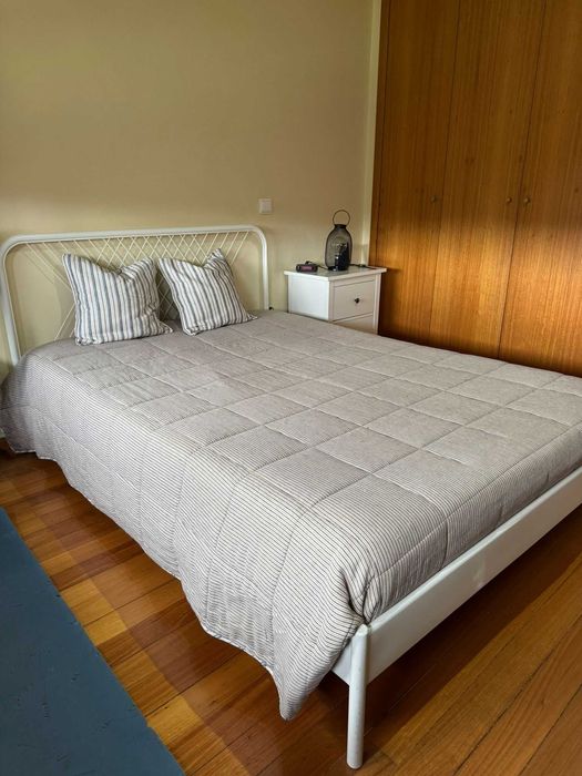 Cama de metal + colchão - ótimo estado - Mudança de casa