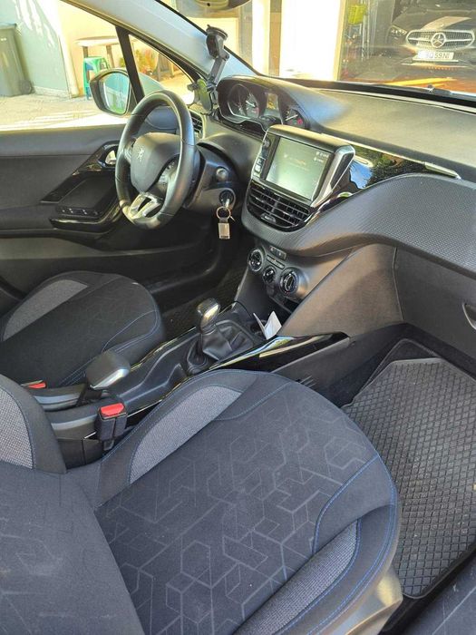 Peugeot 2008 PureTech Signature