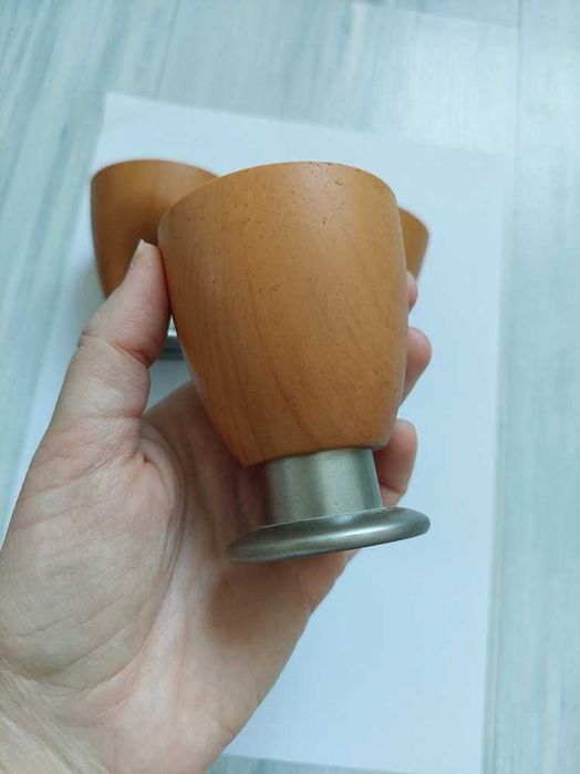 Regulowane stopki meblowe / nóżki do mebli z regulacją. Duże, masywne.