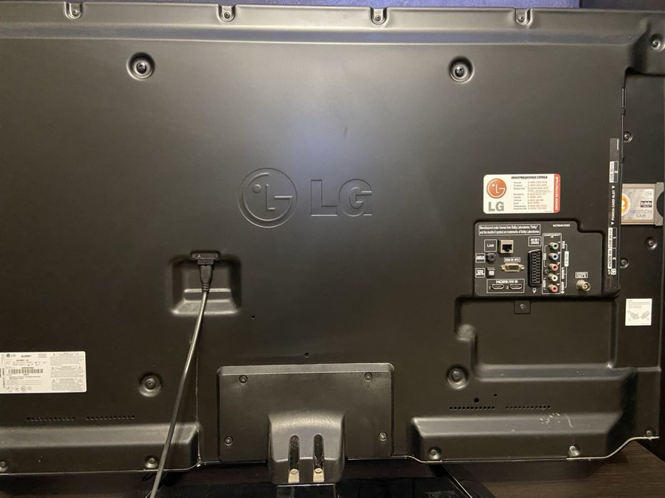 Телевізор LG 42LM580T