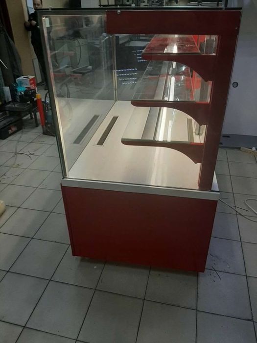 Вітрина для тістечок і тортів KUM eclair 1500