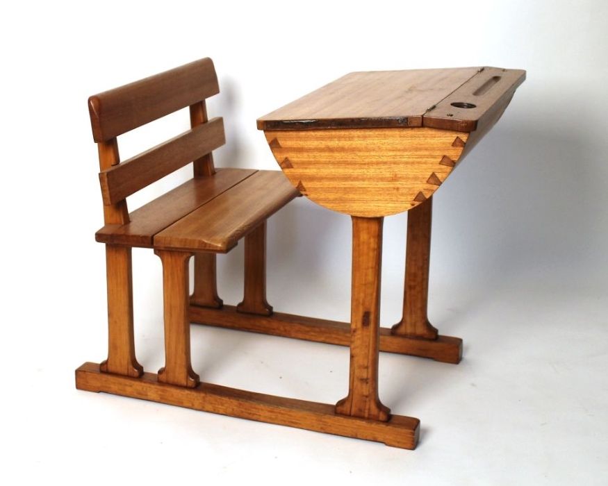 Banco de canto em nogueira