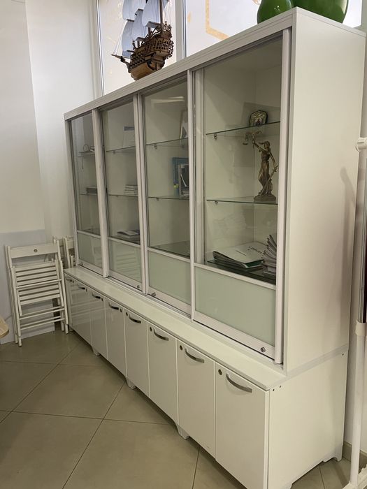 Меблі офісні білі, підходТь для салону чи медичного кабінету