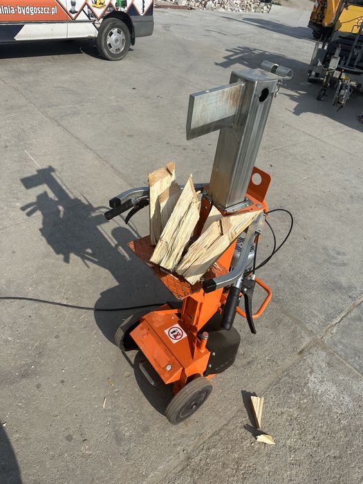 Wynajmę frezarka karczownik do usuwania pni, korzeni Honda