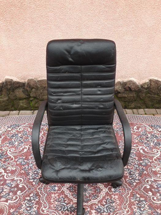 Продам шкіряне крісло
