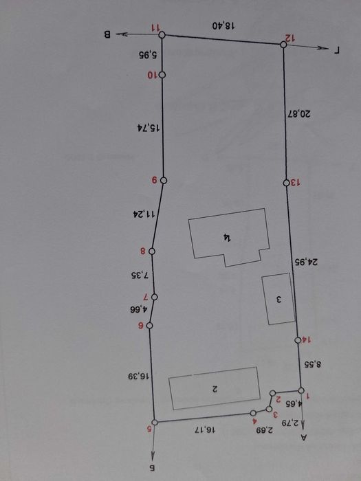 Земельна ділянка з будинком та с/г будівлямии