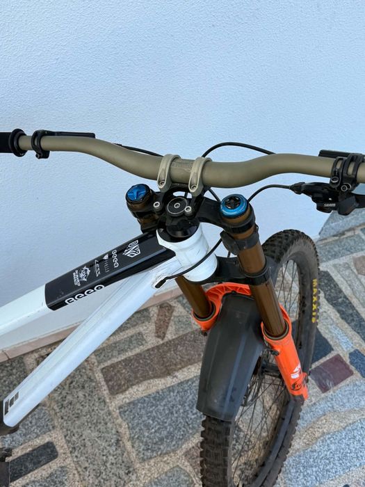 Commencal supreme v5 DH