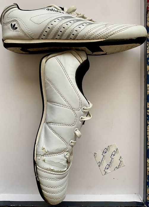 Футзалки adidas.