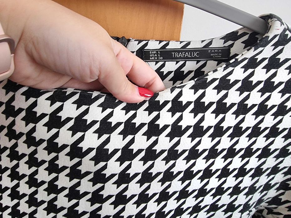 Vestido com padrão branco e preto Zara, tamanho L