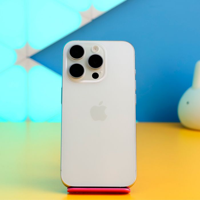 Смартфон Apple iPhone 15 Pro 128GB White (173740) Б/У З ГАРАНТІЄЮ