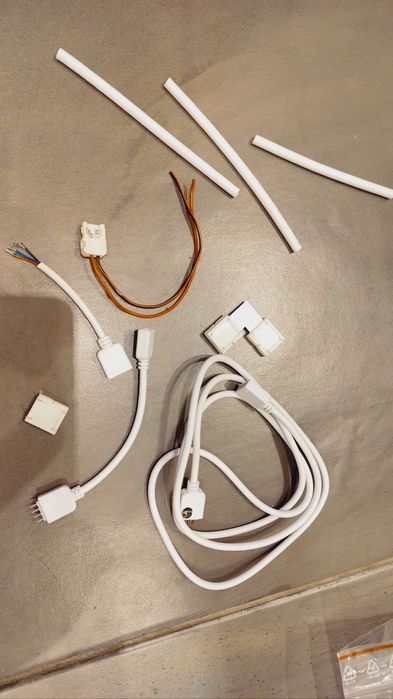 złączki,końcowki, wtyki antenowe, złaczki do taśmy halogenowej