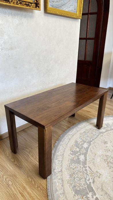 Дубовий столик , натуральне дерево.