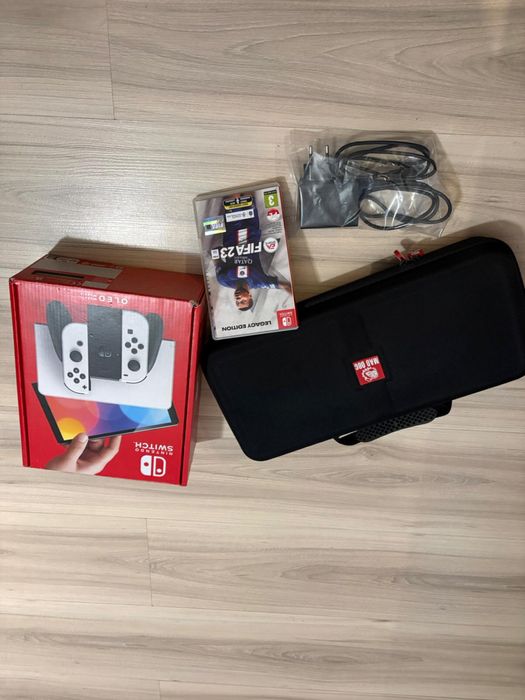 Nintendo switch oled +fifa23+etui