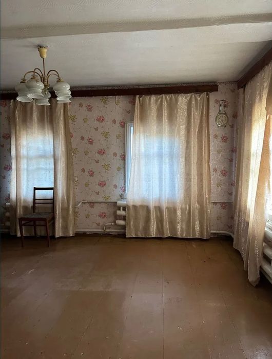 Будинок смт.Ріпки на березі річки