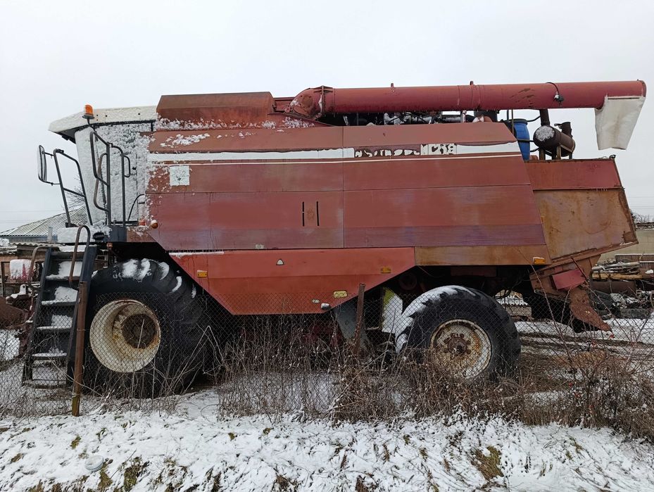 Комбайн Полесьє 1218