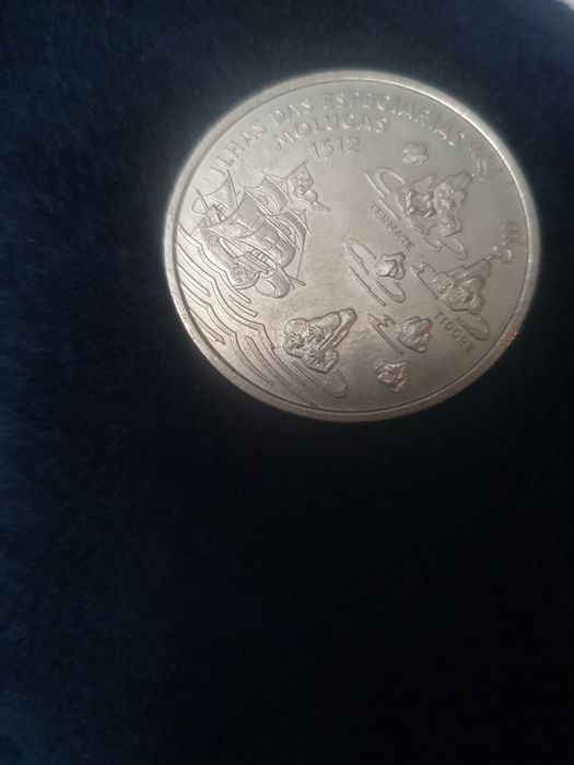 Moeda comemorativa 2 uni