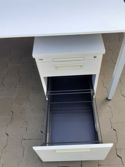 Biurka regulowane VS  biale 180x90