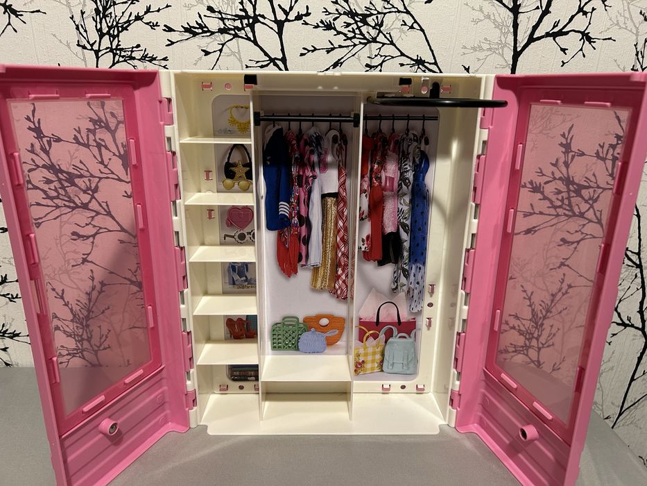 Barbie samolot skuter szafa kawiarnia lalki i ubrania