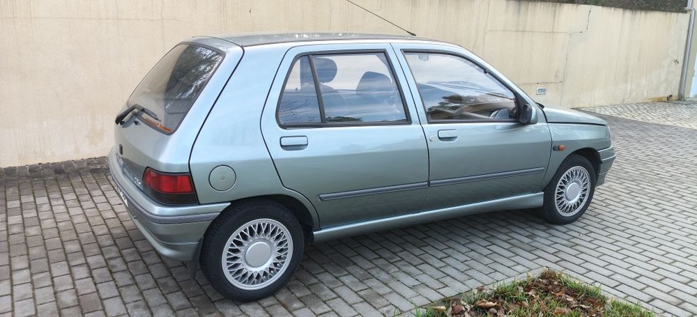 Renault Clio Baccara